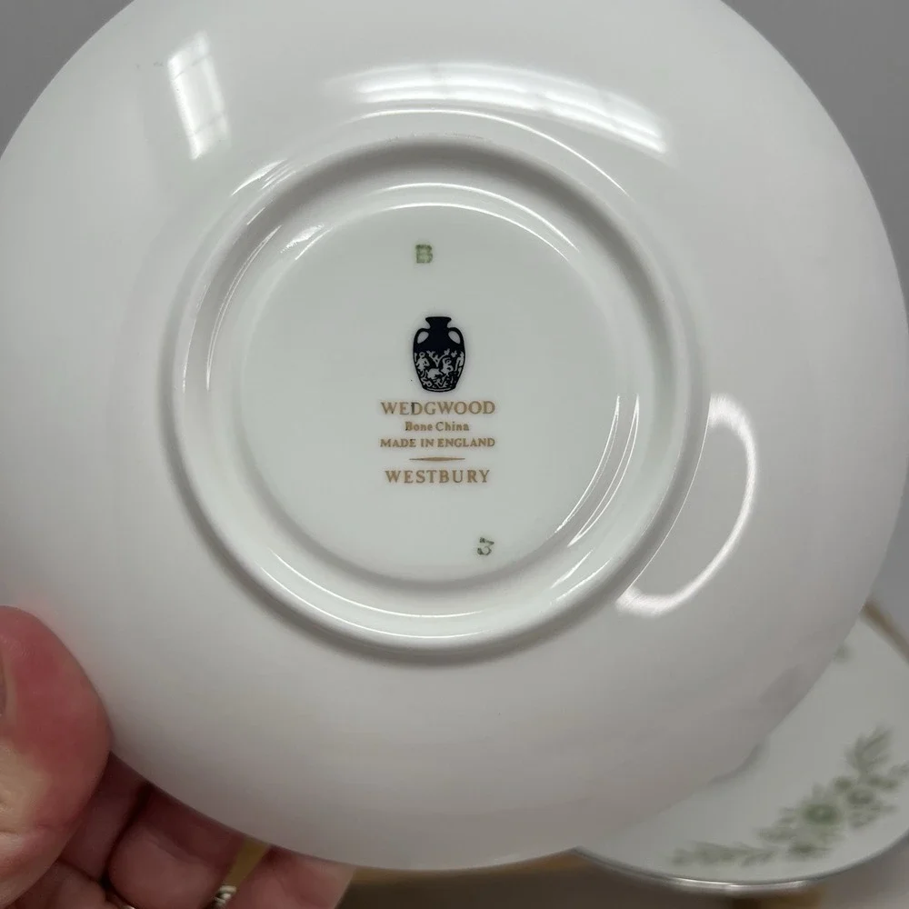 Wedgwood England Westbury Set 4 Saucers‎ 2 Cups Bone China Platinum Green Floral